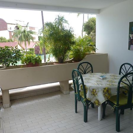 Au Meuble Des Roches Apartment Saint-Gilles Les Bains Exterior photo